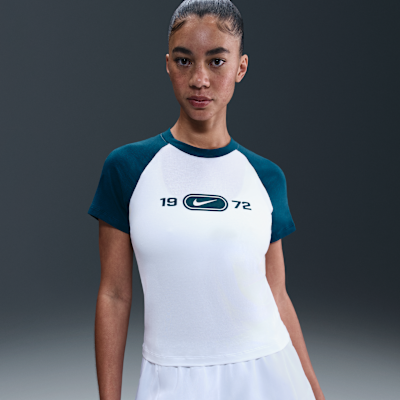 ★ Nike★ Sportswear Chill Knit Slim Graphic T-Shirt W Blue Nike Sportswear Chill Knit Women's Slim Graphic T-Shirt